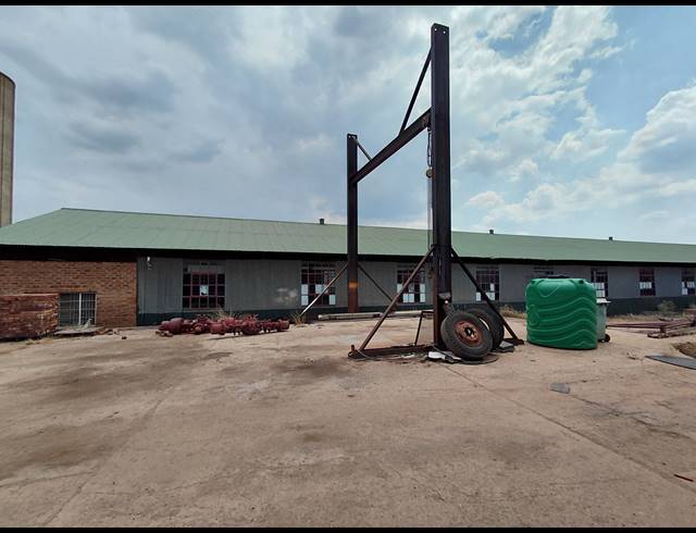 4,367M² WORKSHOP FOR SALE IN TRIM PARK